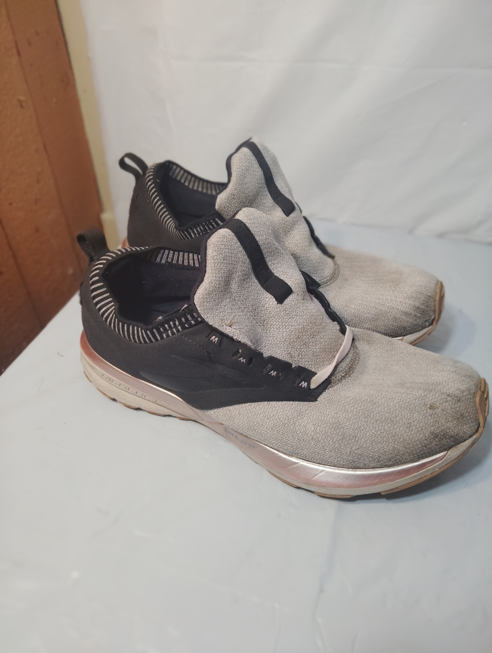 Brooks Ricochet Limited Edition Shoes Sneakers Womens Size 11 Black Pink Gym